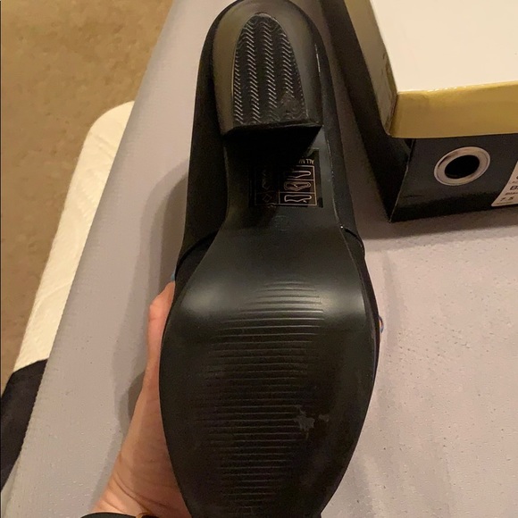 Black booties with heel & laces - Picture 3 of 4